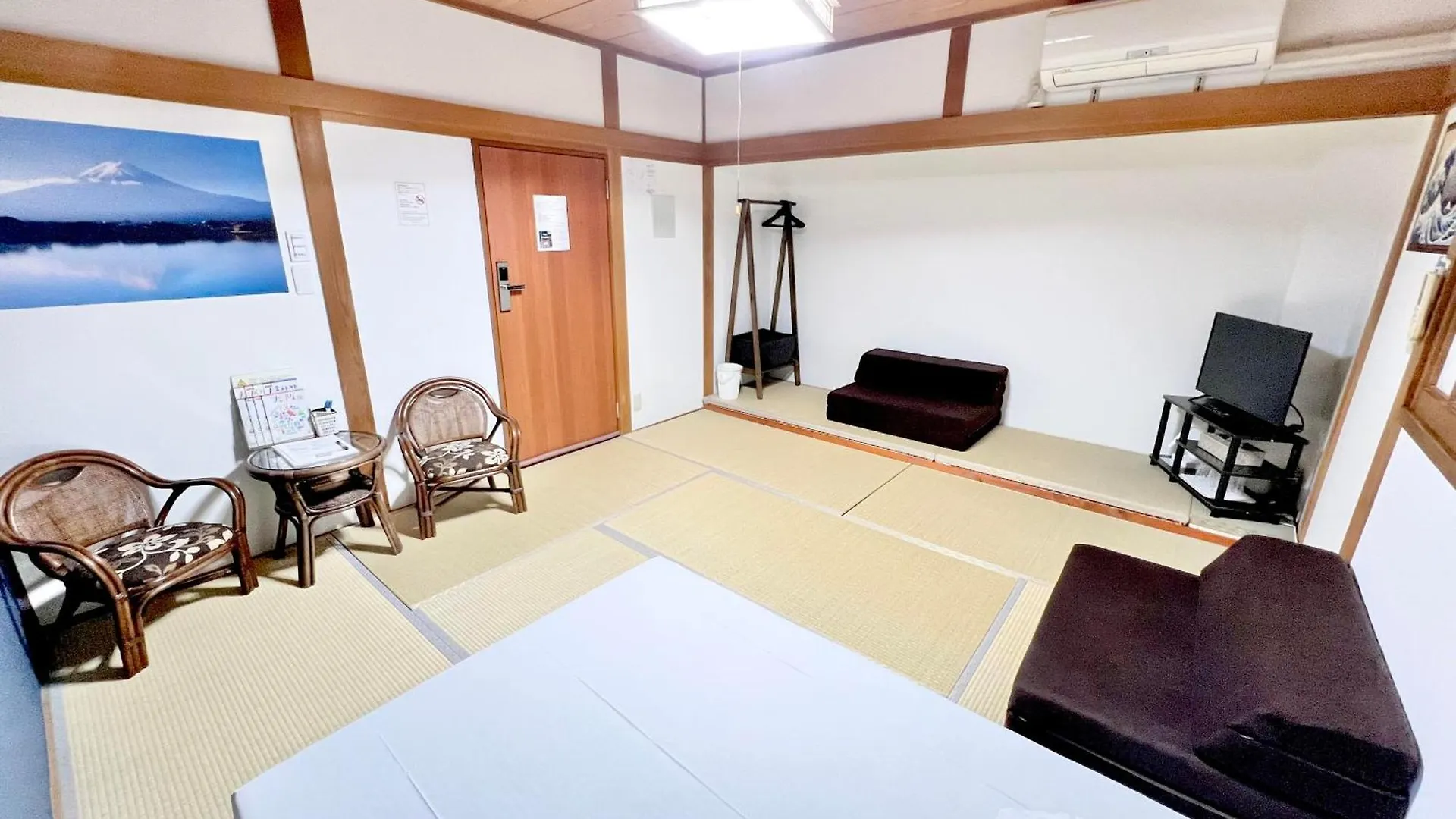Kansai Guesthouse: Convenient Tsuruhashi Stay near Namba and Universal Studios Osaka Apartment