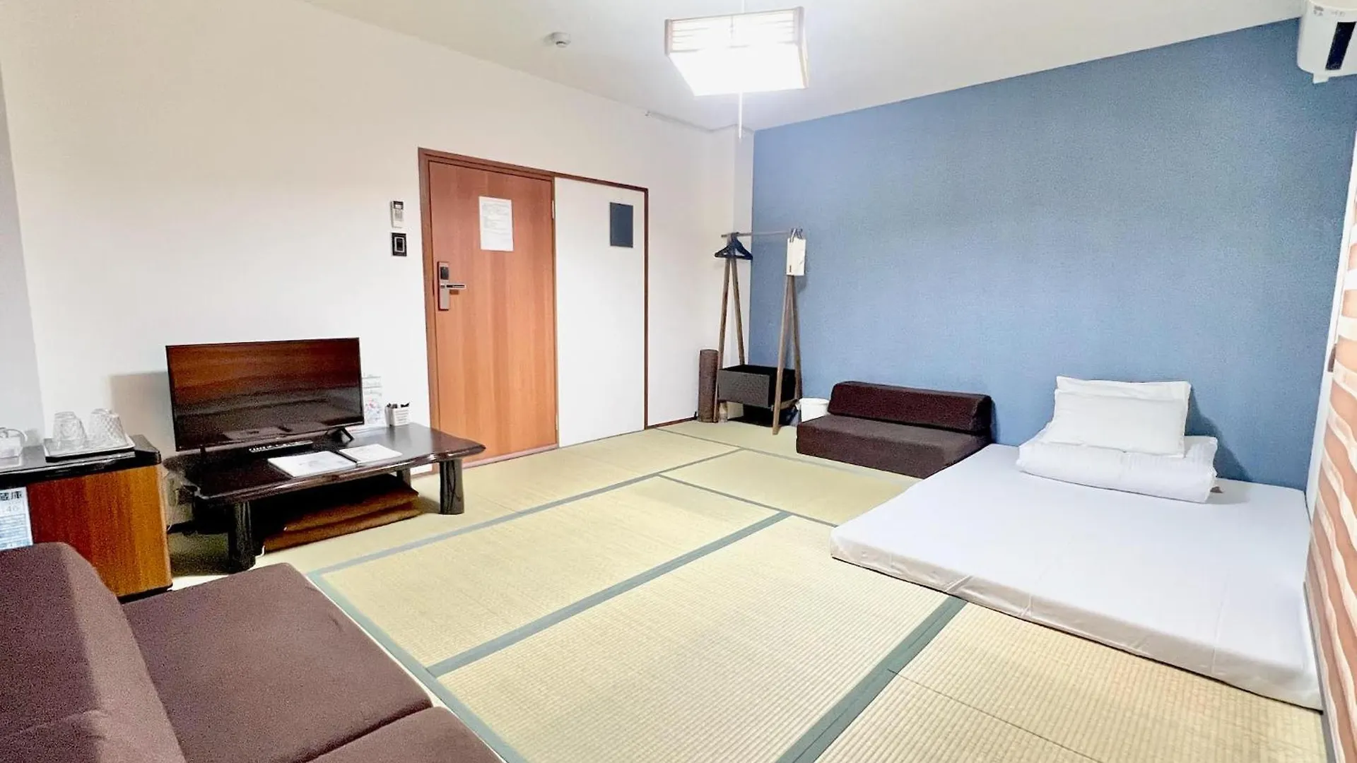 Kansai Guesthouse: Convenient Tsuruhashi Stay near Namba and Universal Studios Osaka