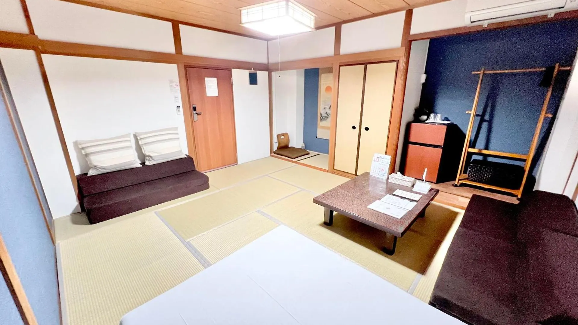 Kansai Guesthouse: Convenient Tsuruhashi Stay near Namba and Universal Studios Osaka 0*,  Japan
