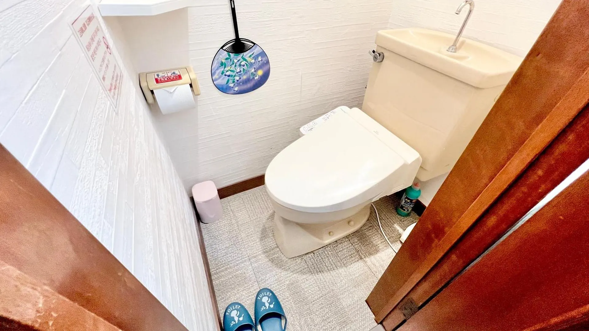 Kansai Guesthouse: Convenient Tsuruhashi Stay near Namba and Universal Studios Osaka Apartment