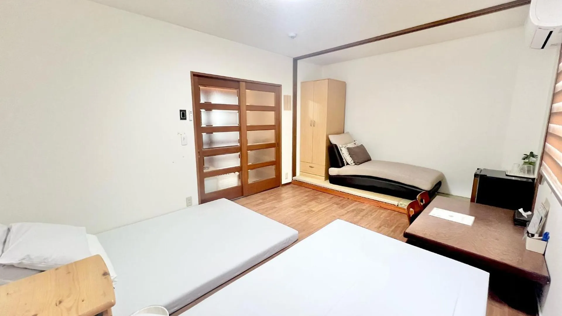 Kansai Guesthouse: Convenient Tsuruhashi Stay near Namba and Universal Studios Osaka Apartment