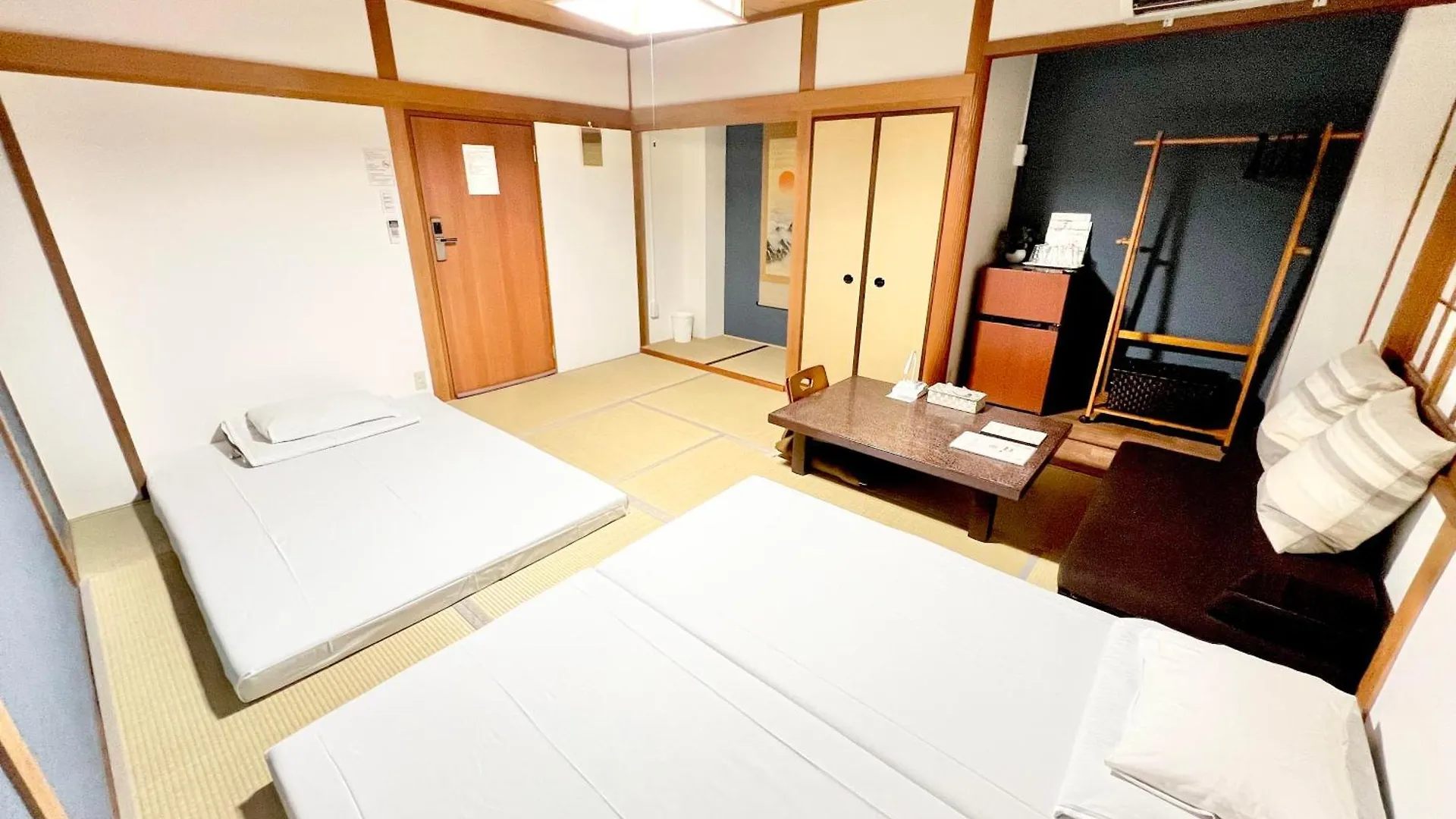 Kansai Guesthouse: Convenient Tsuruhashi Stay near Namba and Universal Studios Osaka
