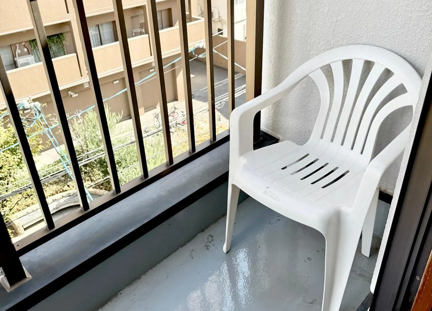 Kansai Guesthouse: Convenient Tsuruhashi Stay near Namba and Universal Studios Osaka Apartment