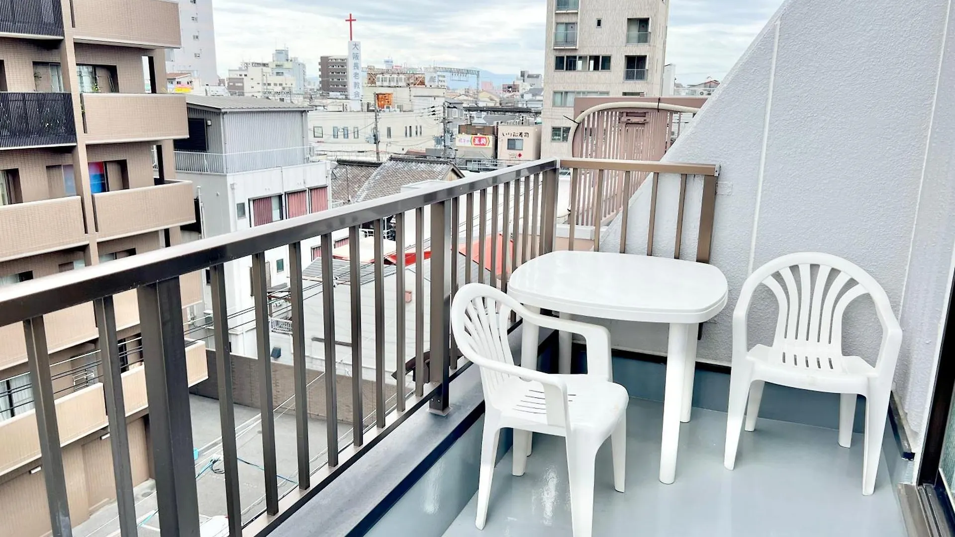 Kansai Guesthouse: Convenient Tsuruhashi Stay near Namba and Universal Studios Osaka Apartment